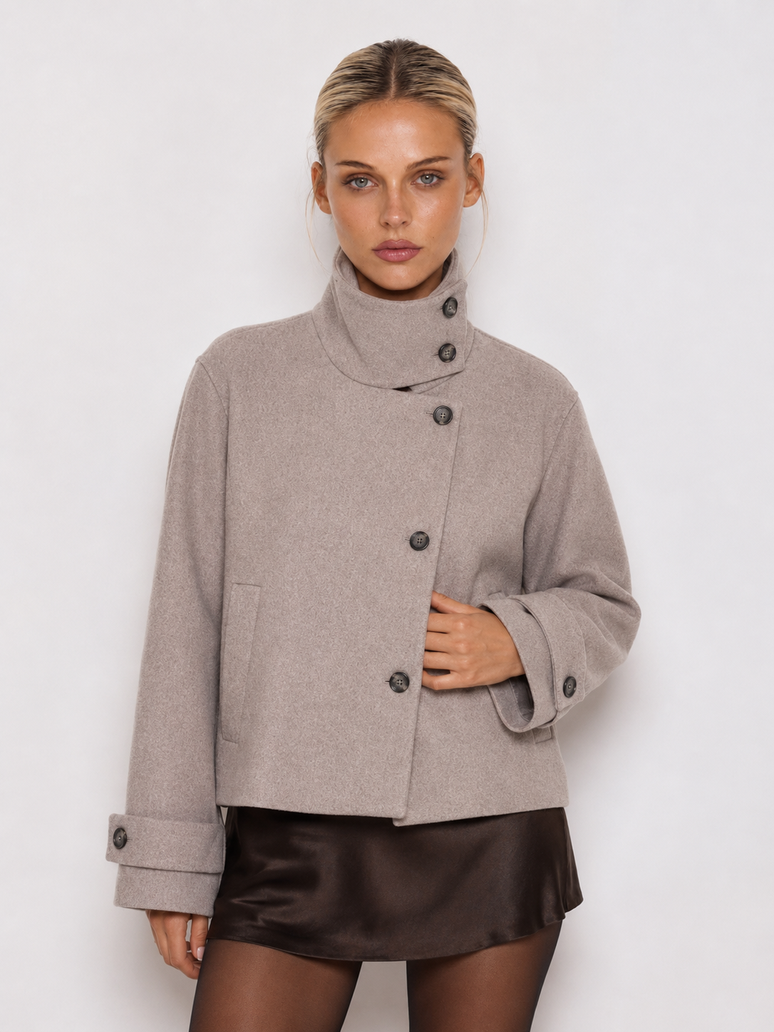Angela | High-Neck Button Jacket