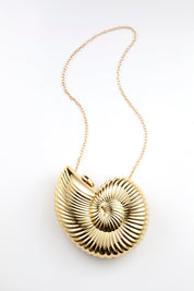 Goldene Muschel Clutch