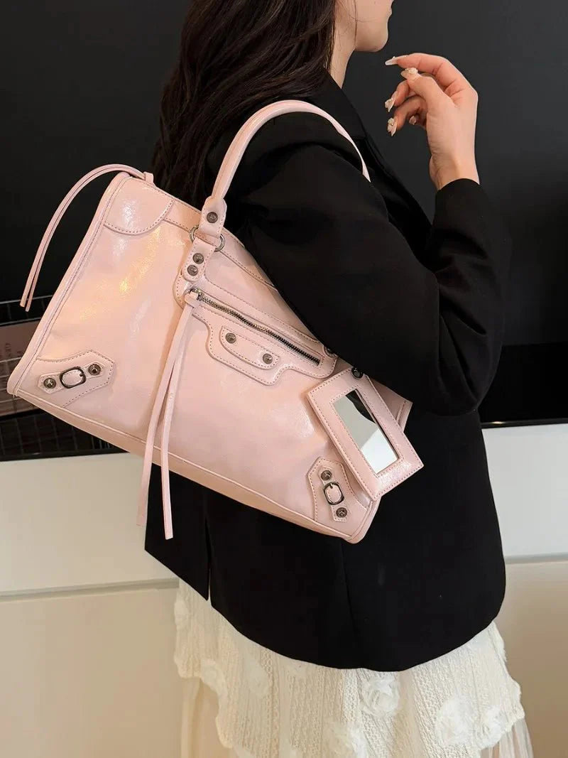 Carmela- Stylish Handbag with Spacious Interior & Minimalist Design