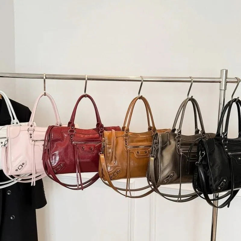 Carmela- Stylish Handbag with Spacious Interior & Minimalist Design